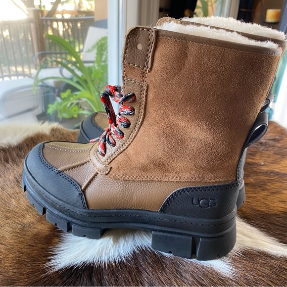 UGG Ashton Waterproof Boot Chestnut SZ 7 NEW - Picture 4 of 6